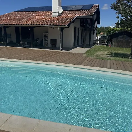Pour 10 Pers, Piscine Chauffee, 8 Mins Des Plages Villa Lit-et-Mixe